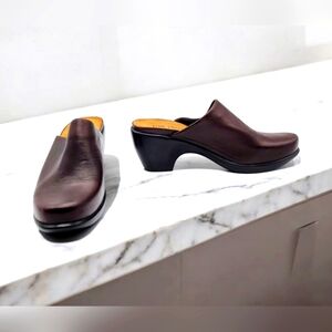 Naot Dream Sz 7 Women's Brown Leather Clogs Made In Israel